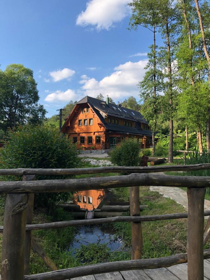 Hotel Kamenacka Myslivna à Moravany  Extérieur photo
