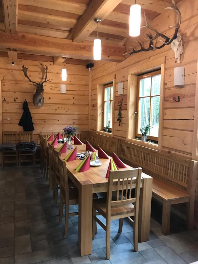 Hotel Kamenacka Myslivna à Moravany  Extérieur photo