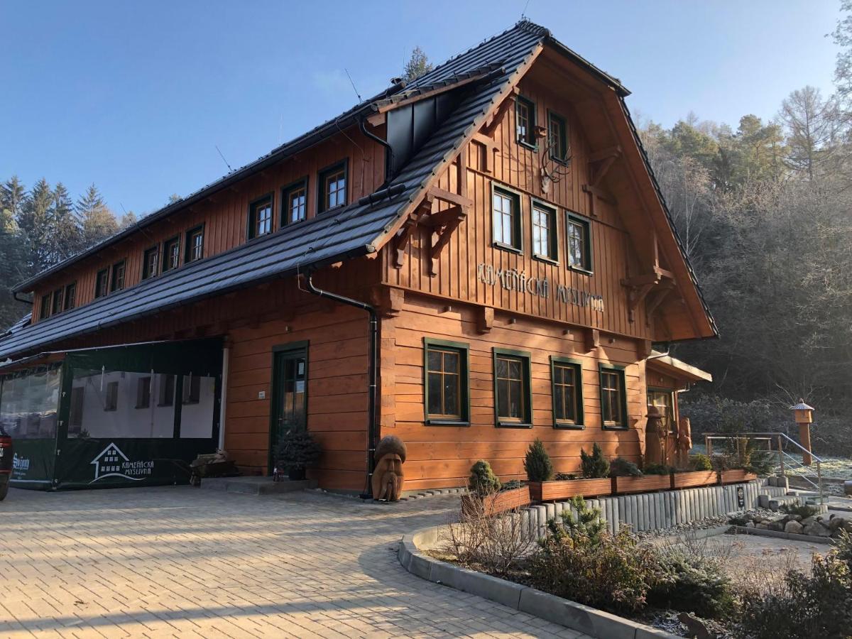 Hotel Kamenacka Myslivna à Moravany  Extérieur photo