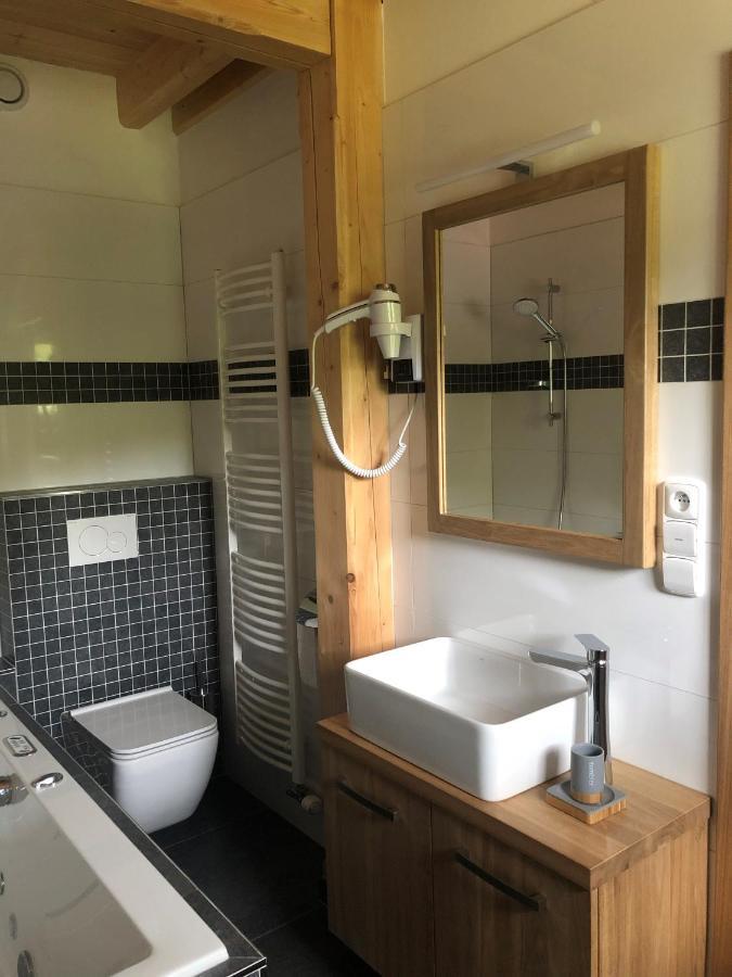 Hotel Kamenacka Myslivna à Moravany  Extérieur photo